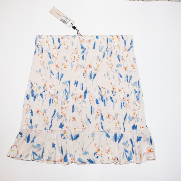 NWT BCBGeneration Floral Spring Smocked Tapioca Mini Skirt Size medium - Picture 6 of 8